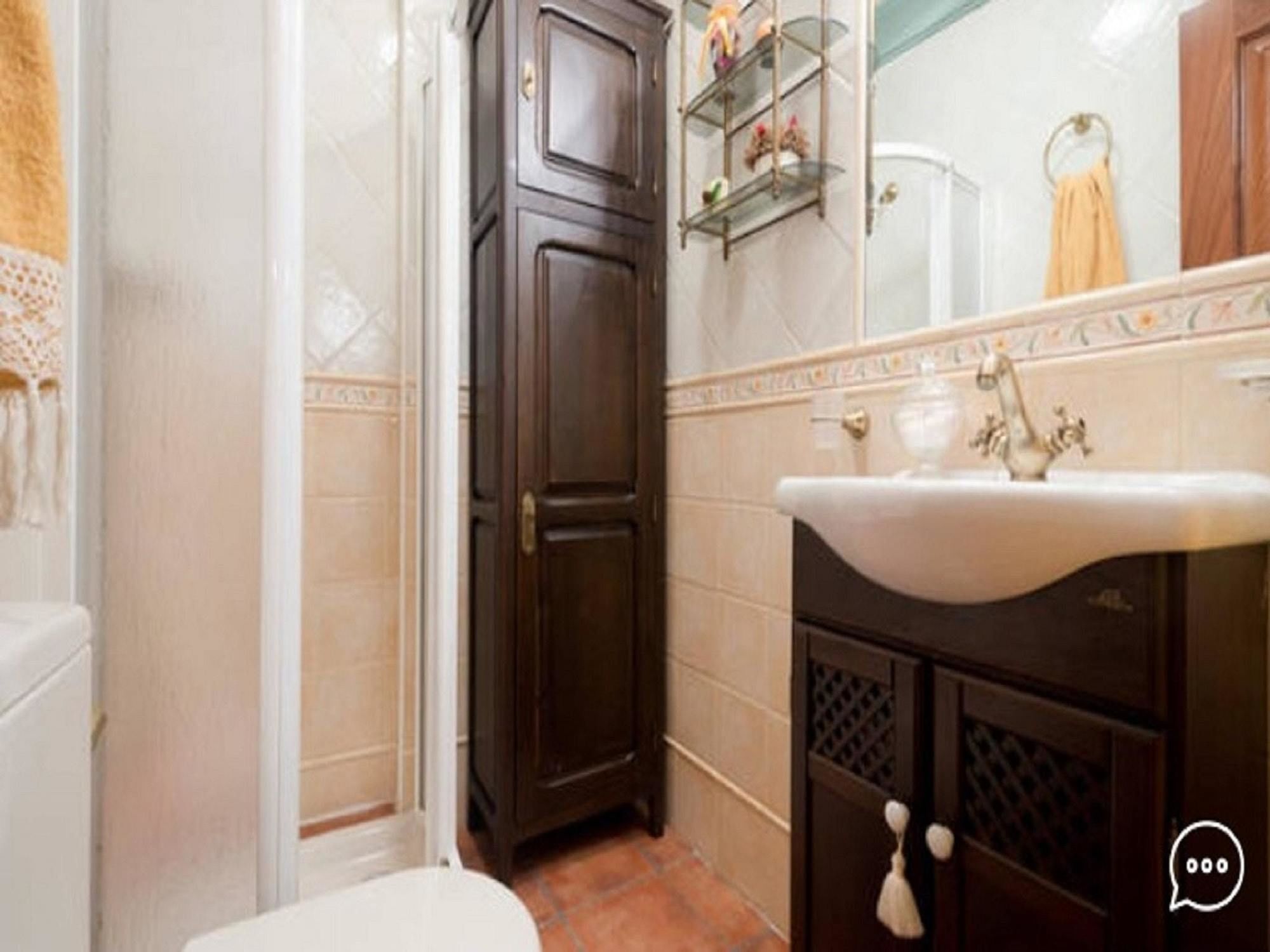 With 3 Bedrooms In Granada, With Wonderful View, Balcon Appartement