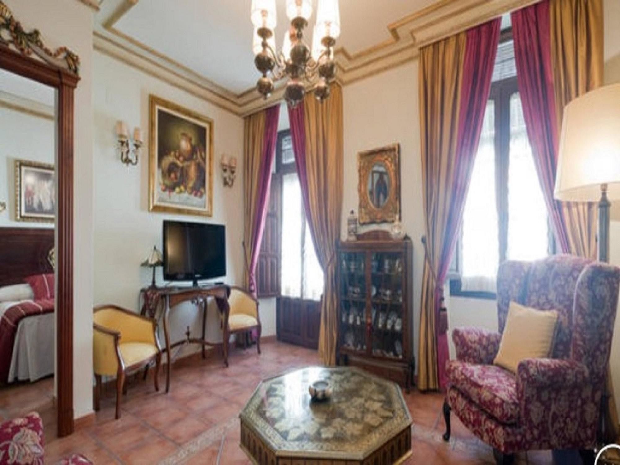 With 3 Bedrooms In Granada, With Wonderful View, Balcon Appartement
